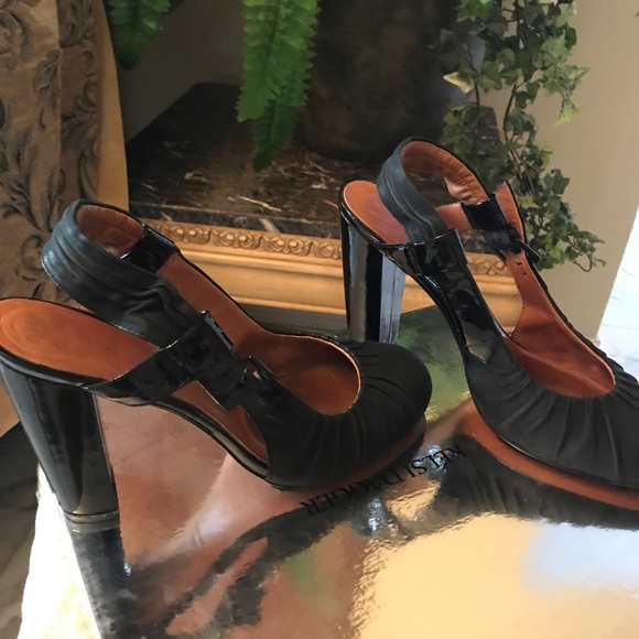 SANDAL - Picture 2 of 5